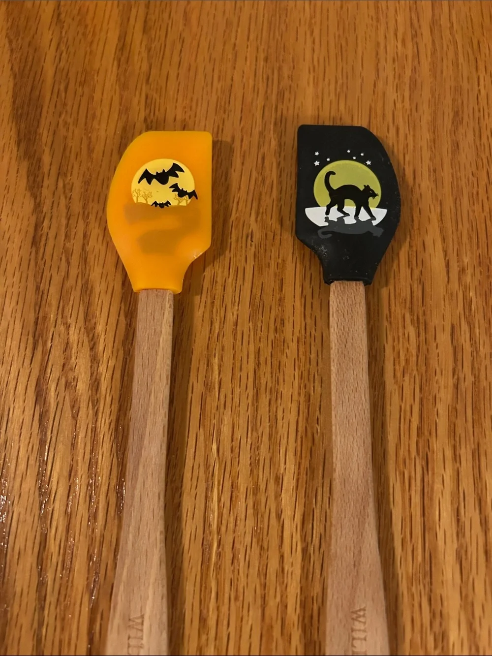 Williams Sonoma Set of two Halloween Bats & Black Cat Mini Spatulas
